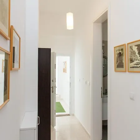 155sqm 4br For 9 Guests Belgrad