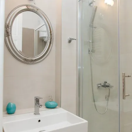 155sqm 4br For 9 Guests Apartament