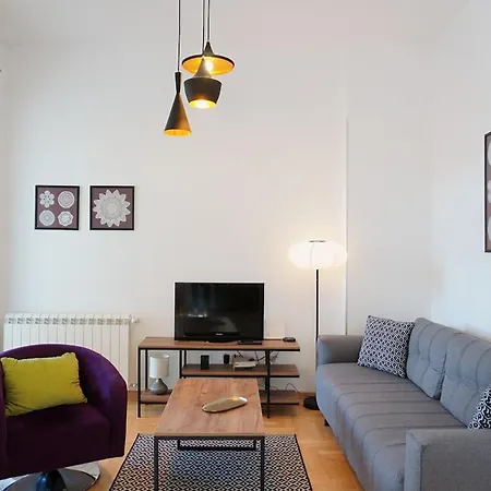 155sqm 4br For 9 Guests Apartament