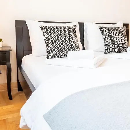 155sqm 4br For 9 Guests *