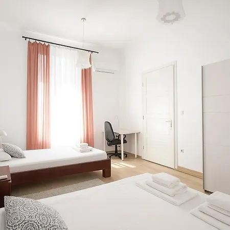 155sqm 4br For 9 Guests Belgrad